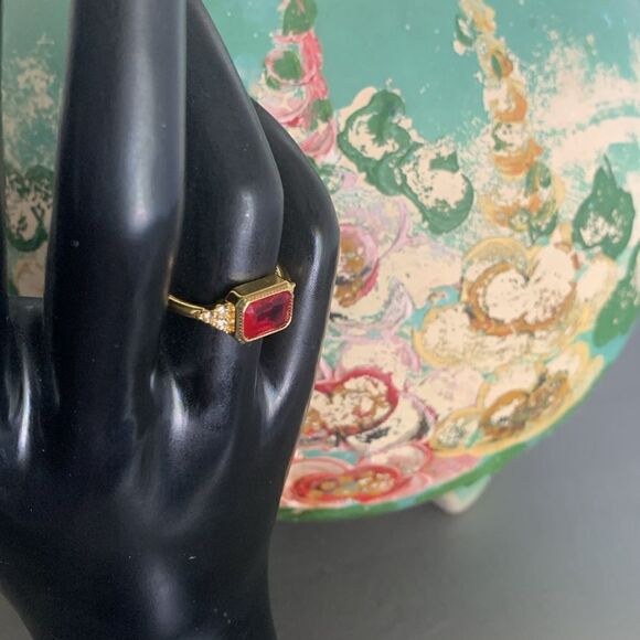 Gorgeous Bezel-set Octagonal Red Glass Cabochon Ring, Unmarked - Picture 2 of 4